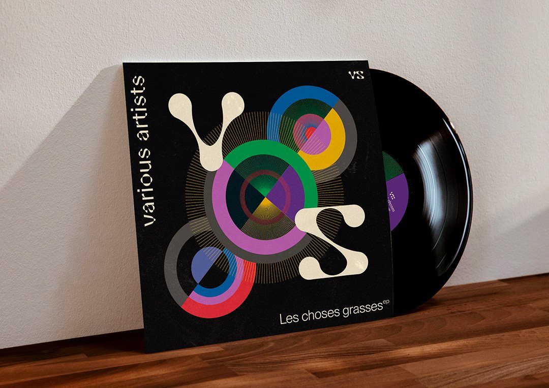 Record sleeve for the "Les choses grasses" EP leaning against a wall